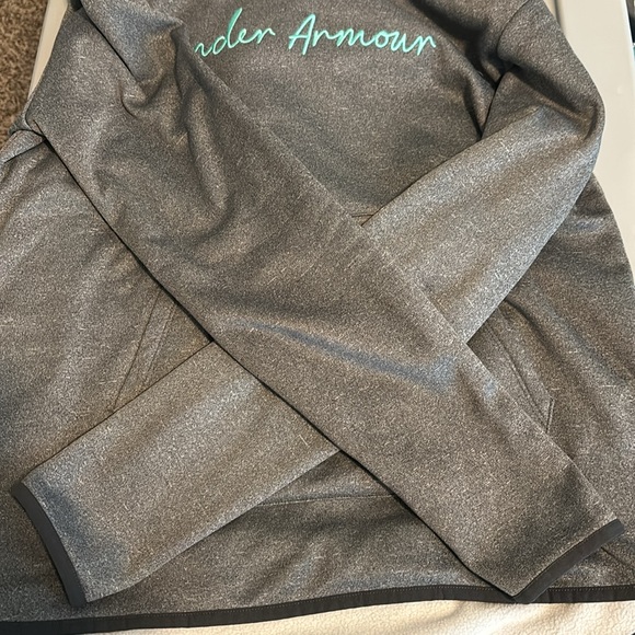 Under Armour Pullover - Picture 4 of 5